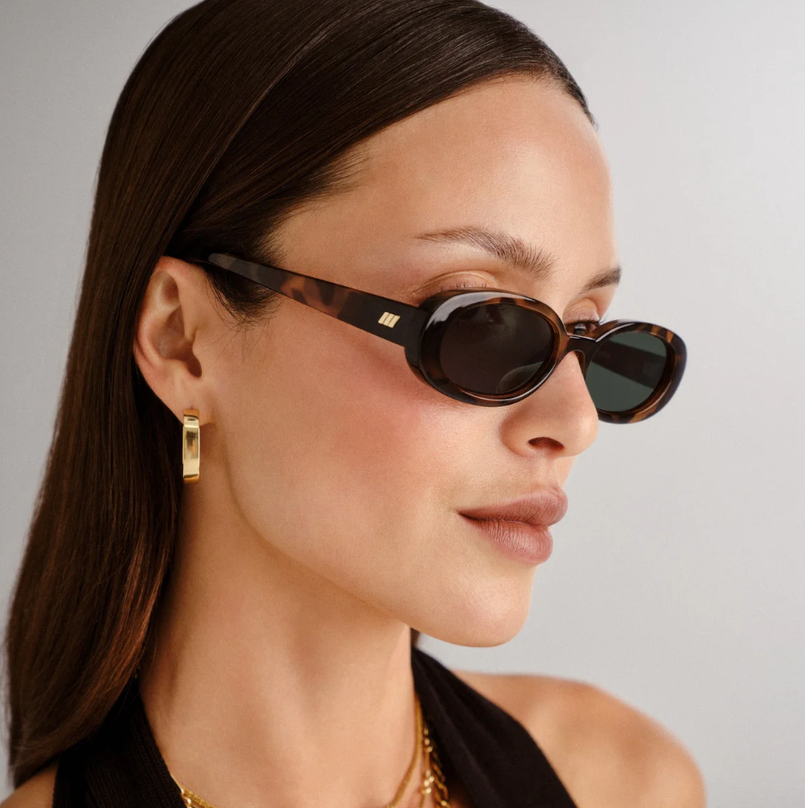 Outta Love, Tort - Le Specs