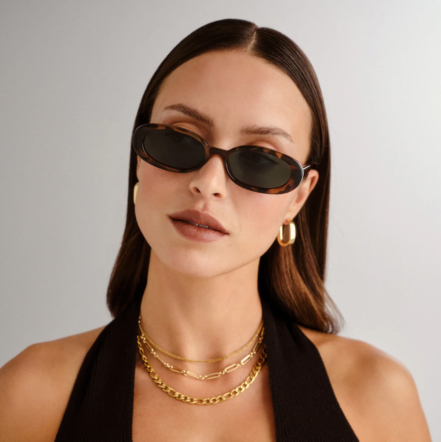 Outta Love, Tort - Le Specs