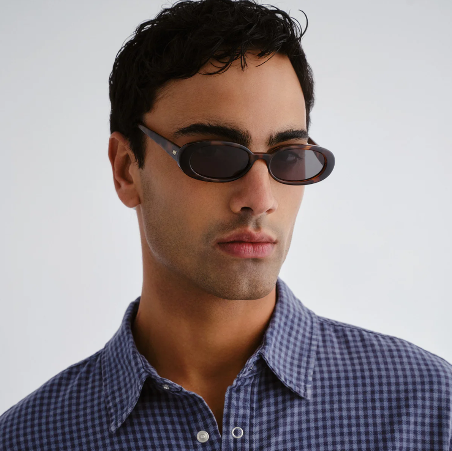 Outta Love, Tort - Le Specs