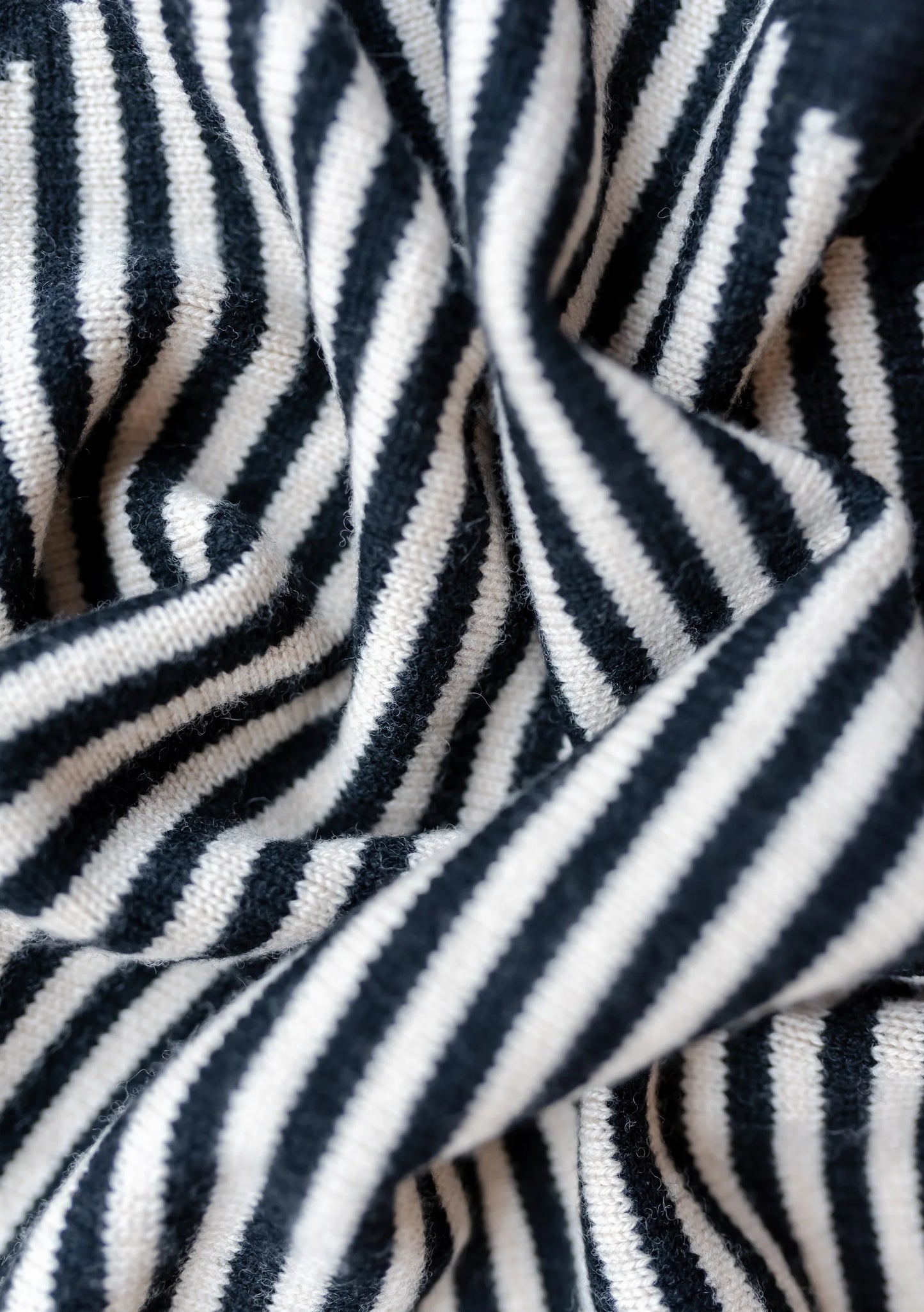 Merino wool triangle scarf - Black Stripe - tbco.